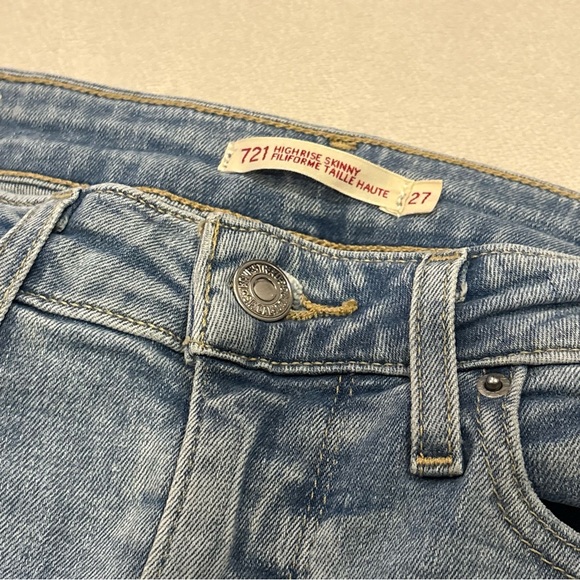 Levi’s Sz 27 Women's Light Blue Distressed Jeans - Picture 7 of 11